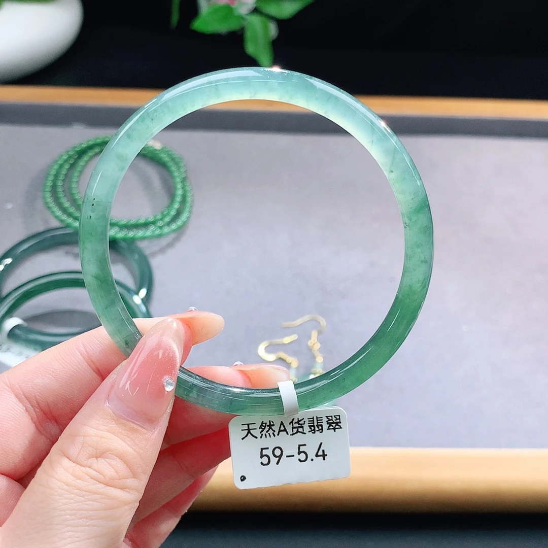 未镶嵌手镯（圆镯）翡翠