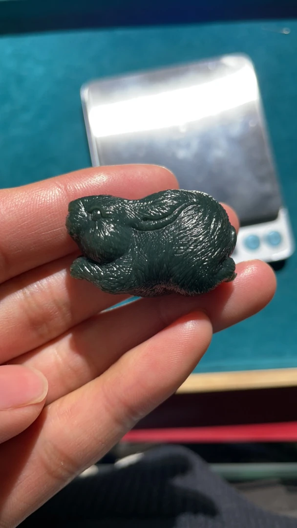 和田玉精品小摆件兔子手工雕刻