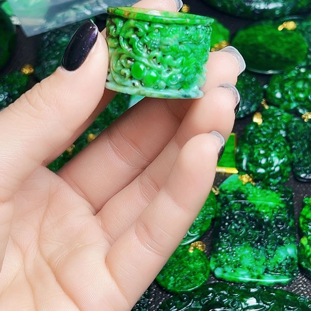 颈饰未镶嵌翡翠多样性