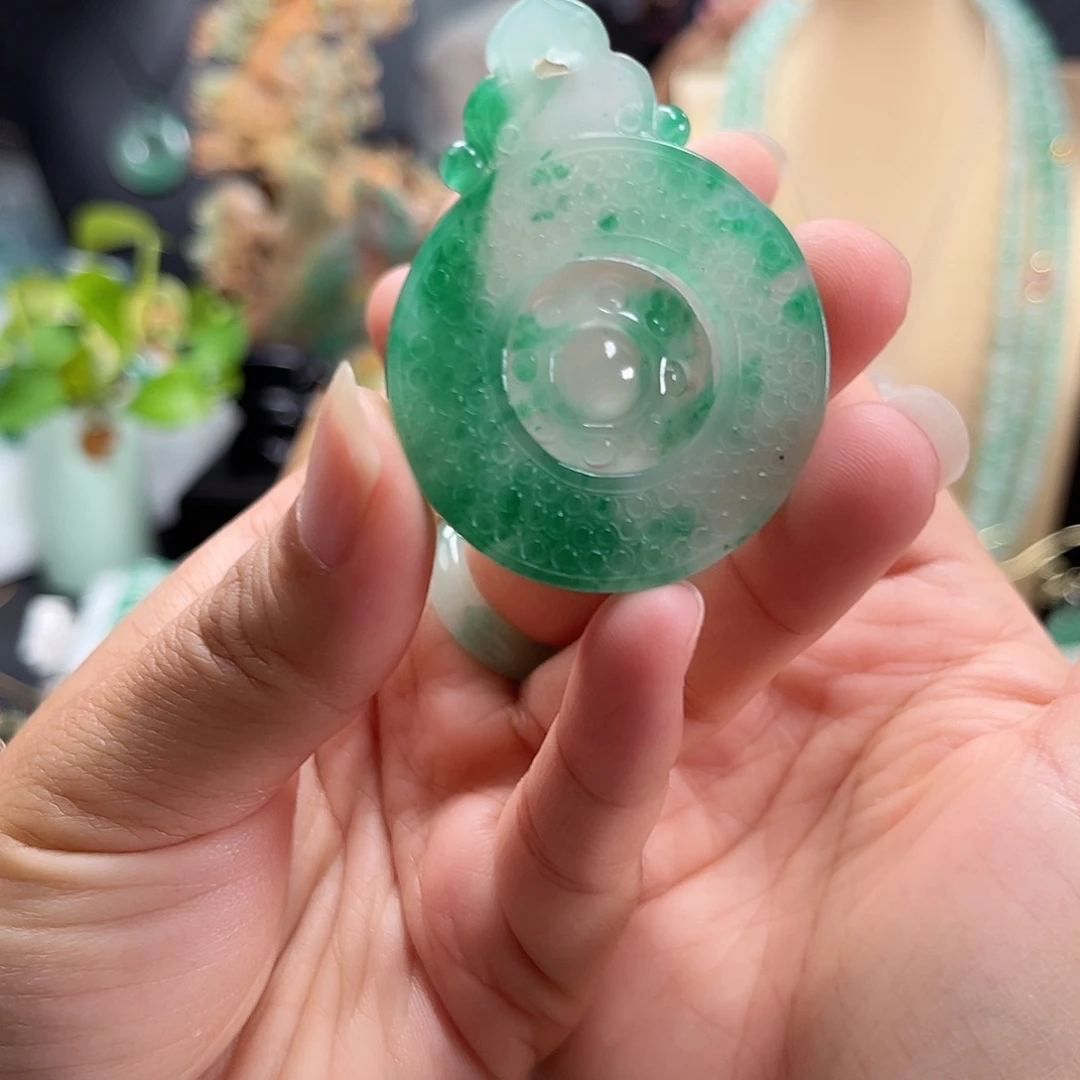 颈饰未镶嵌石英质玉