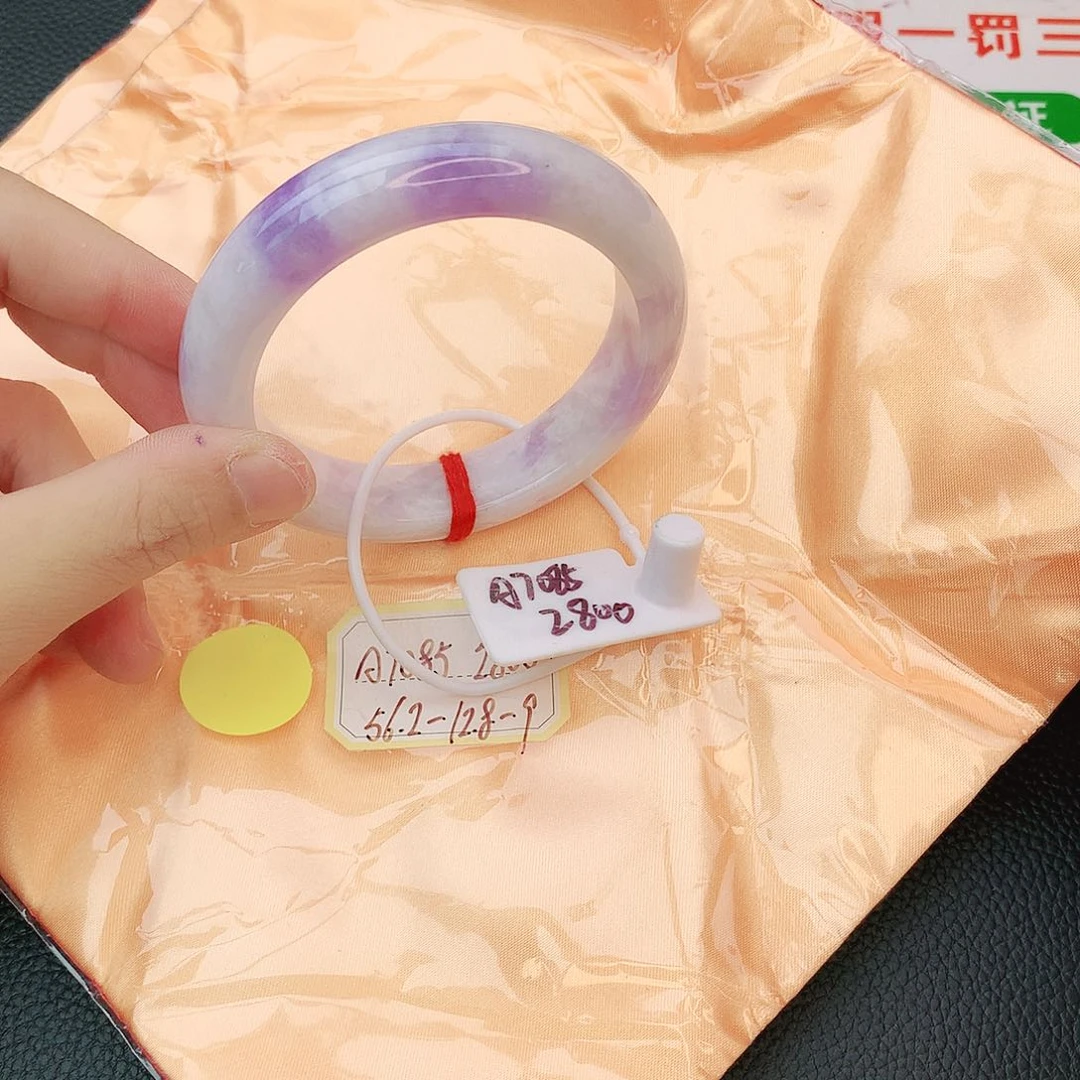 翡翠手镯未镶嵌翡翠