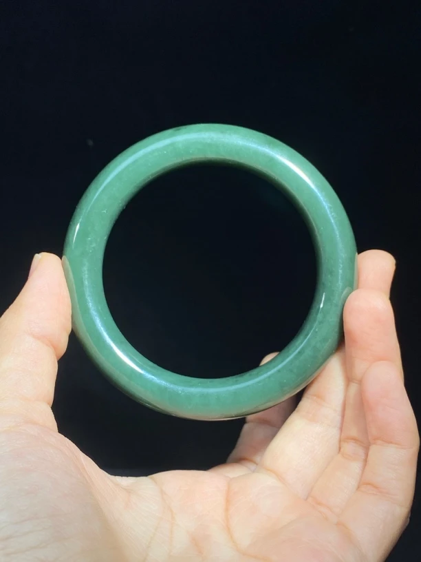 碧玉圆条手镯 菠菜绿色 沉稳大气 55-59圈 完整品相