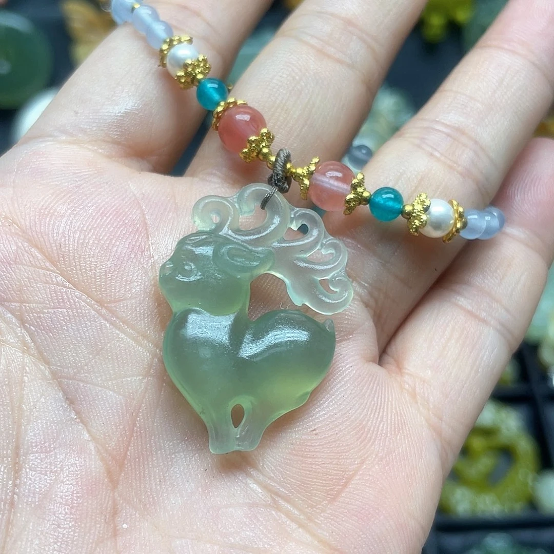 蛇纹石玉未镶嵌颈饰