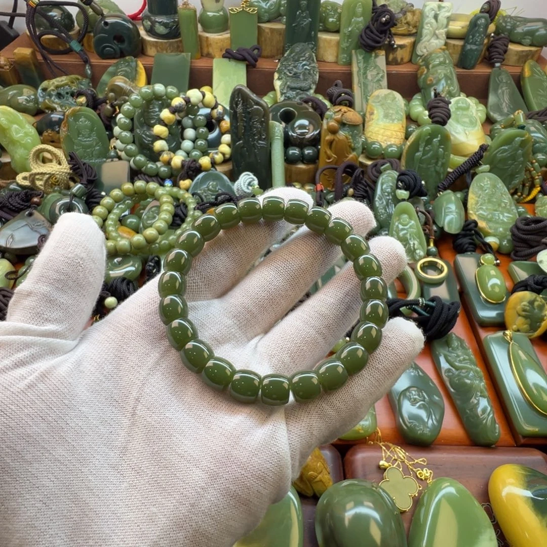 山***豹和田玉（糖玉）未镶嵌手链