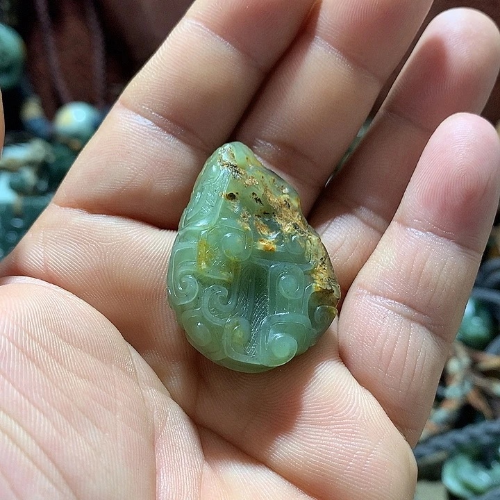 未镶嵌岫岩河磨玉（透闪石质玉）挂件