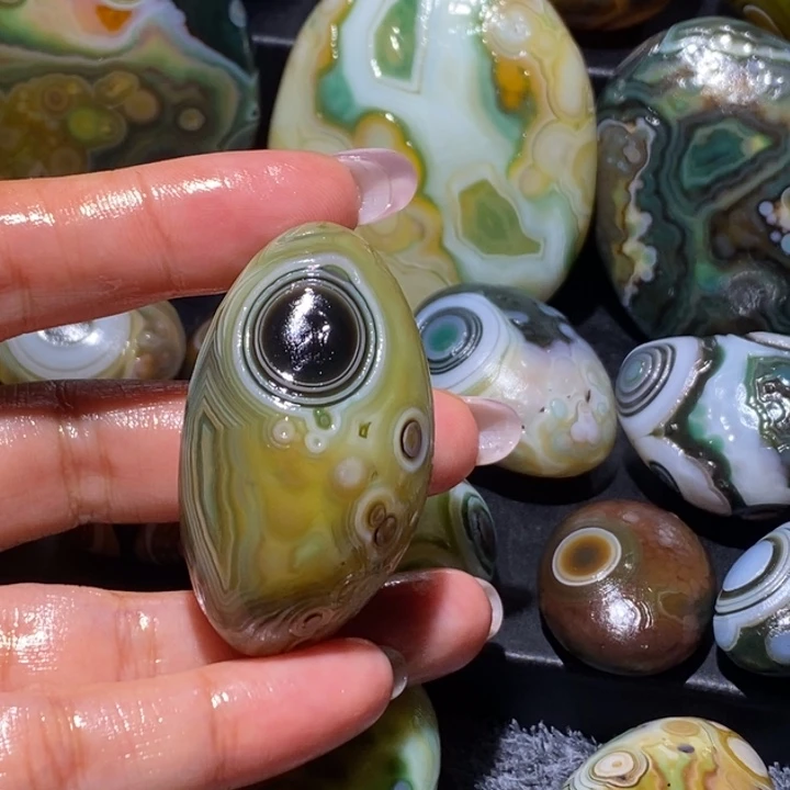 玛瑙/玉髓未镶嵌珠宝奇石95