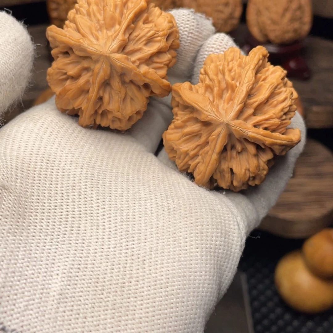 Q***Q把件文玩核桃秦岭帝王官帽四棱44