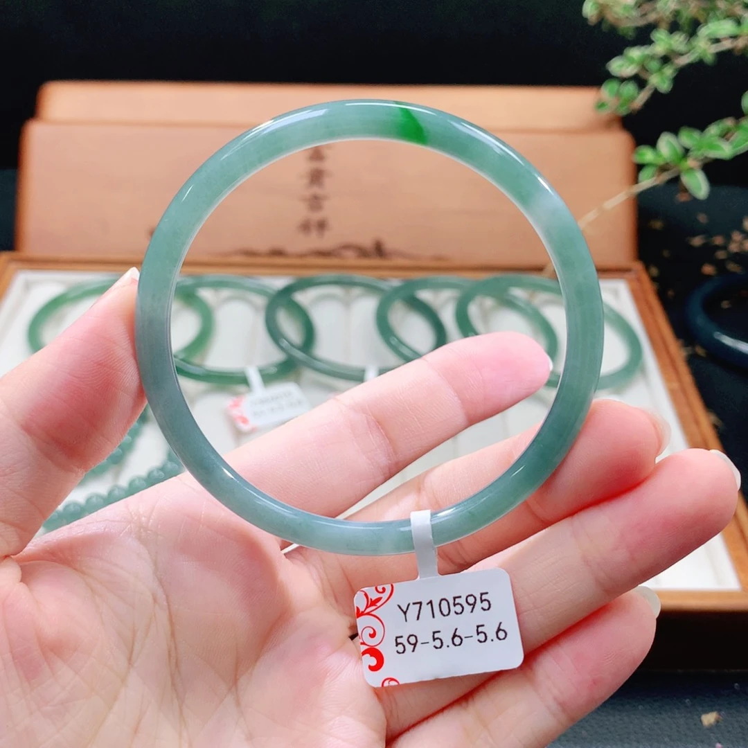 翡翠手镯（圆镯）未镶嵌余**好