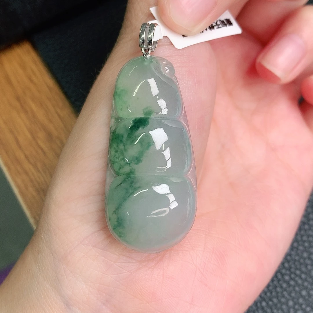 翡翠18K金镶嵌颈饰飘绿花胖豆42，19.6，6.5