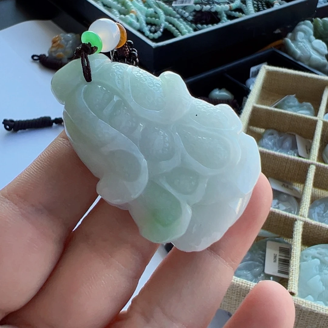 翡翠未镶嵌颈饰白菜