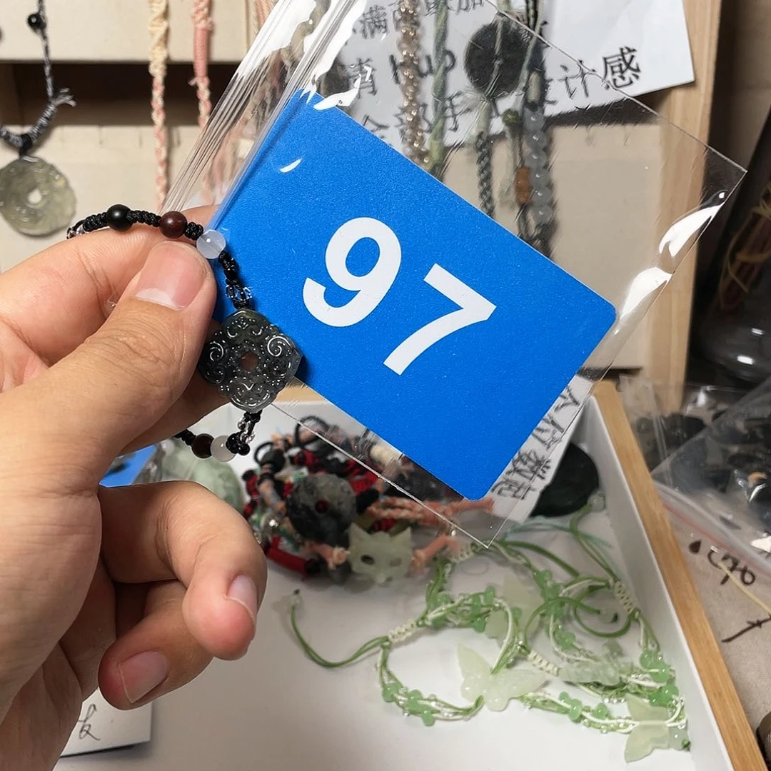 蛇纹石玉颈饰合金