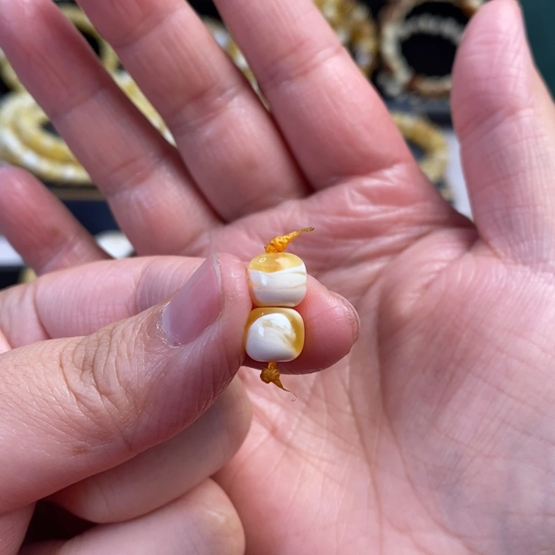 蜜蜡未镶嵌裸石金瓷白溶洞老型对珠8.2