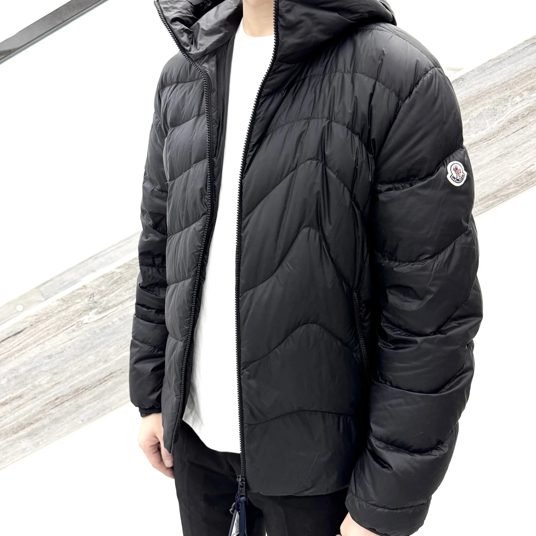 全新未使用 MONCLER 蒙口 ZEPHYROS连帽羽绒服中厚款男女同款黑色