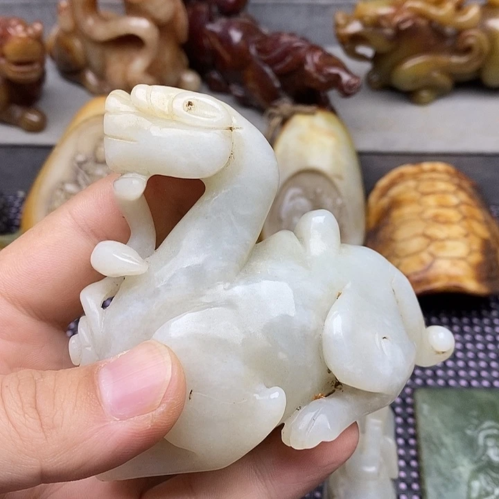 未镶嵌蛇纹石玉颈饰百****）