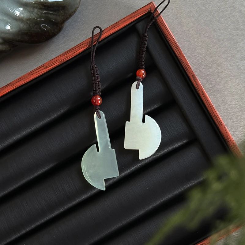 玉知意岫玉小斧子吊坠天然玉石雕刻手机挂件挂坠多样性发货其一