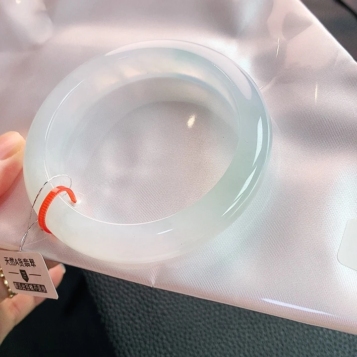 翡翠手镯未镶嵌57圈