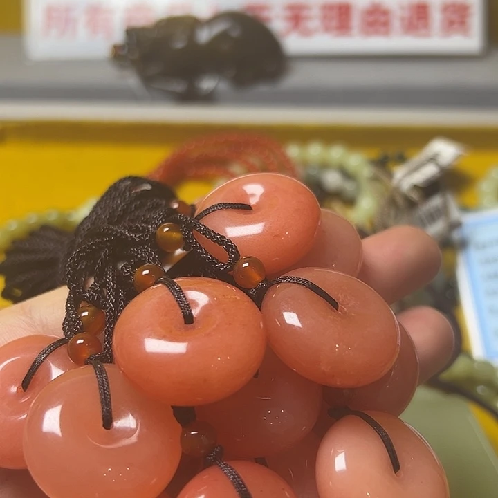 透闪石质玉未镶嵌颈饰