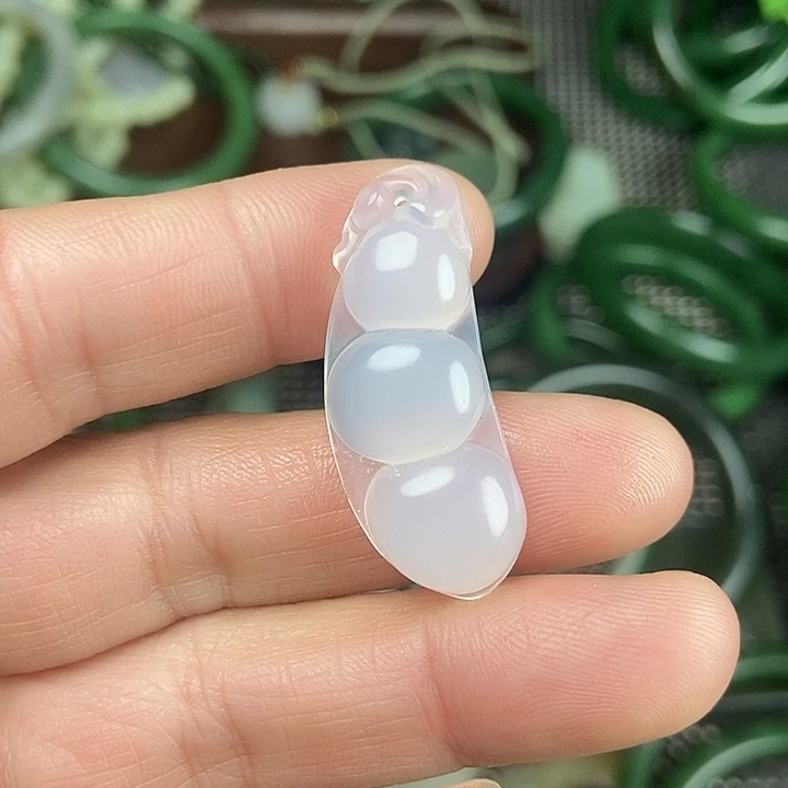 透闪石质玉未镶嵌颈饰