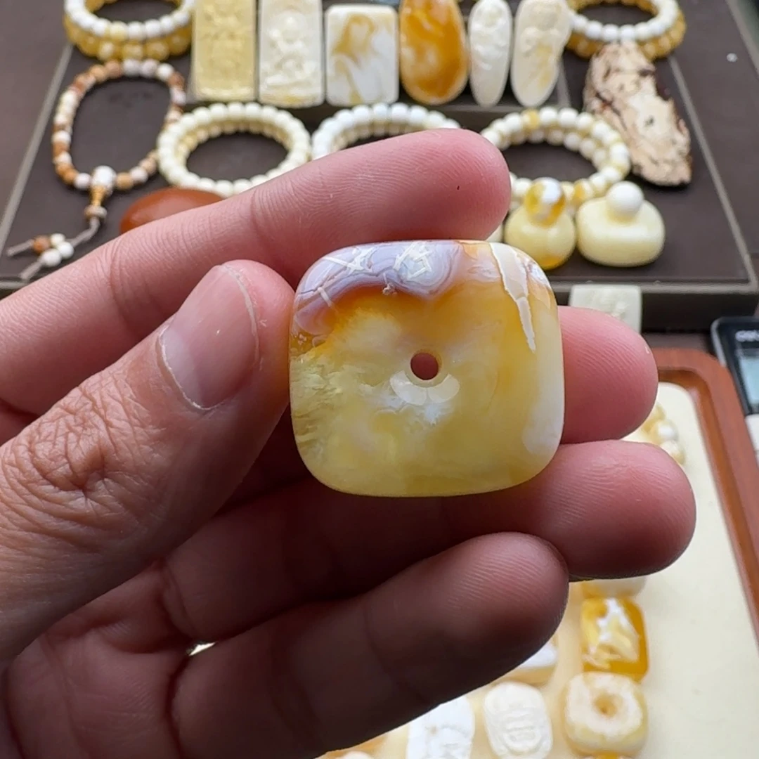 琥珀未镶嵌裸石蜜蜡