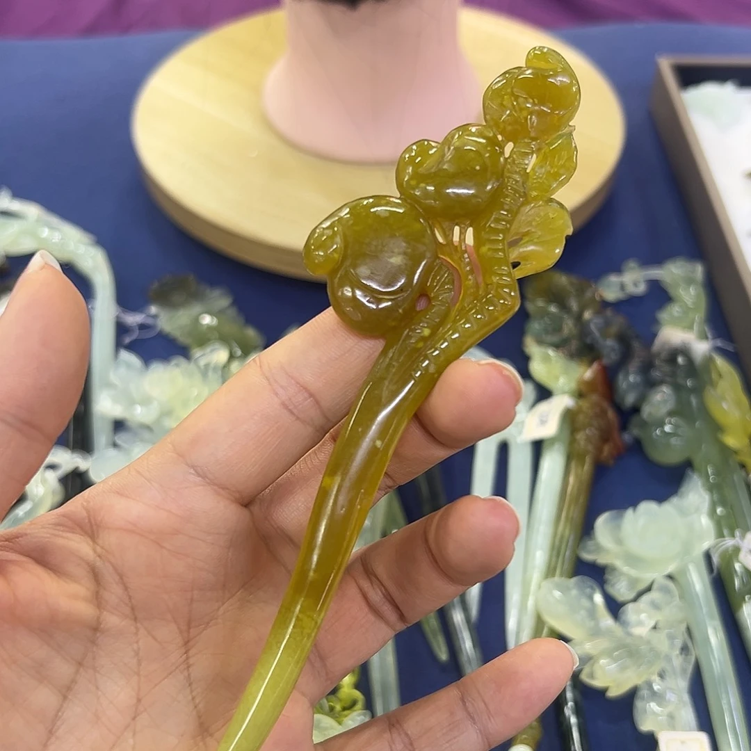 蛇纹石玉未镶嵌桃子