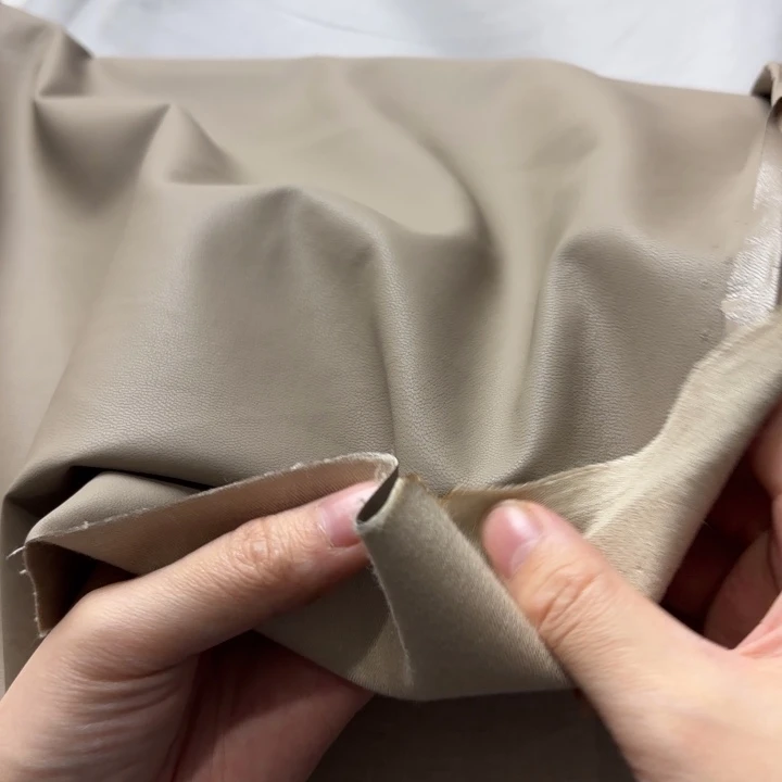 混纺奶茶色棉底软皮1米。