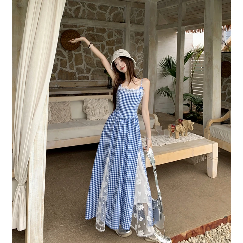 法式温婉大方衣服温柔风蓝色格子吊带连衣裙女夏季显瘦蕾丝长裙子