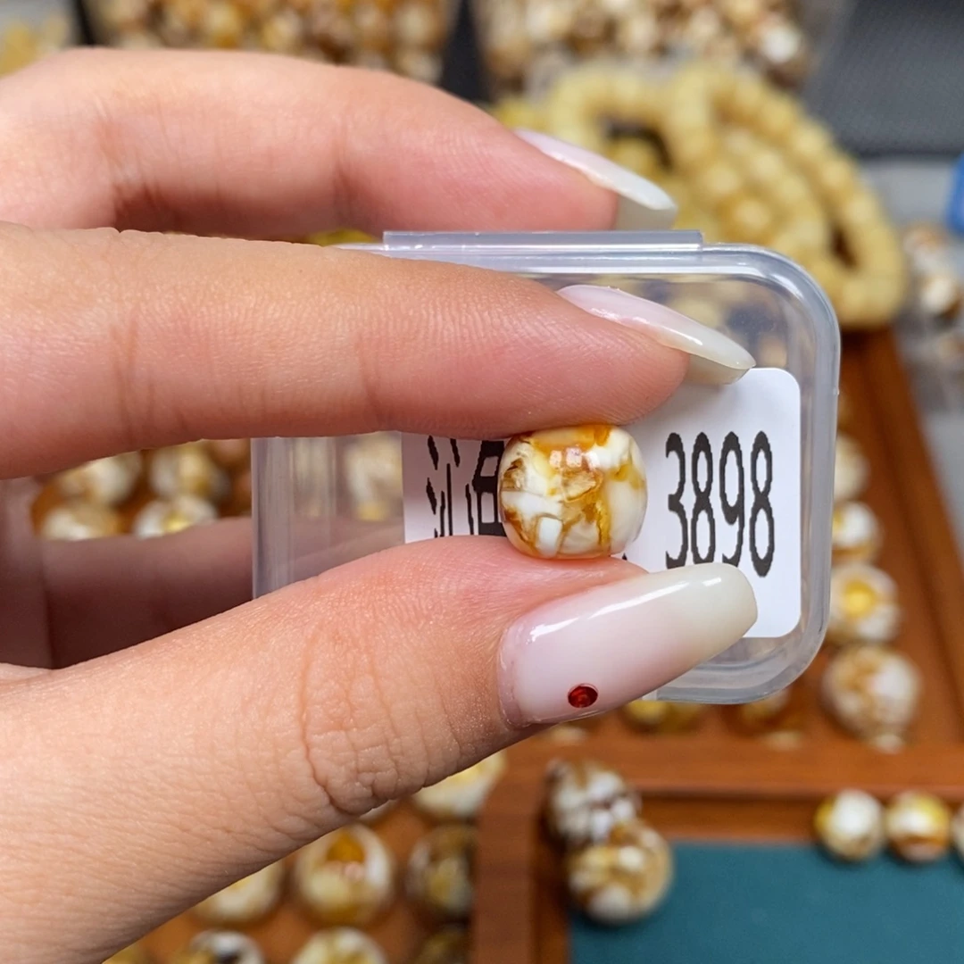 蜜蜡未镶嵌珠宝奇石3898