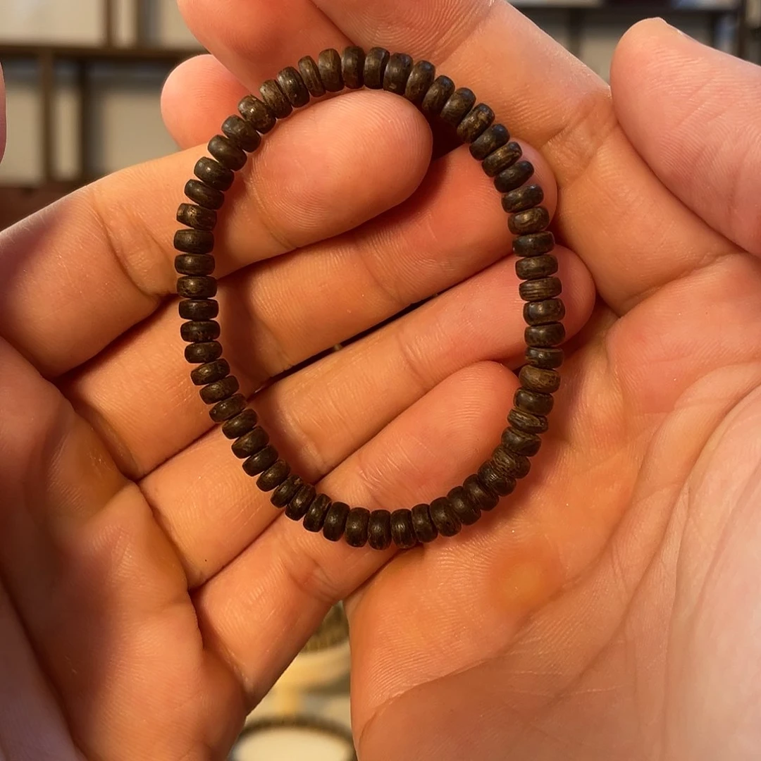 沉香手串缅甸密支那 沉水 5mm*2.5mm 3.2g
