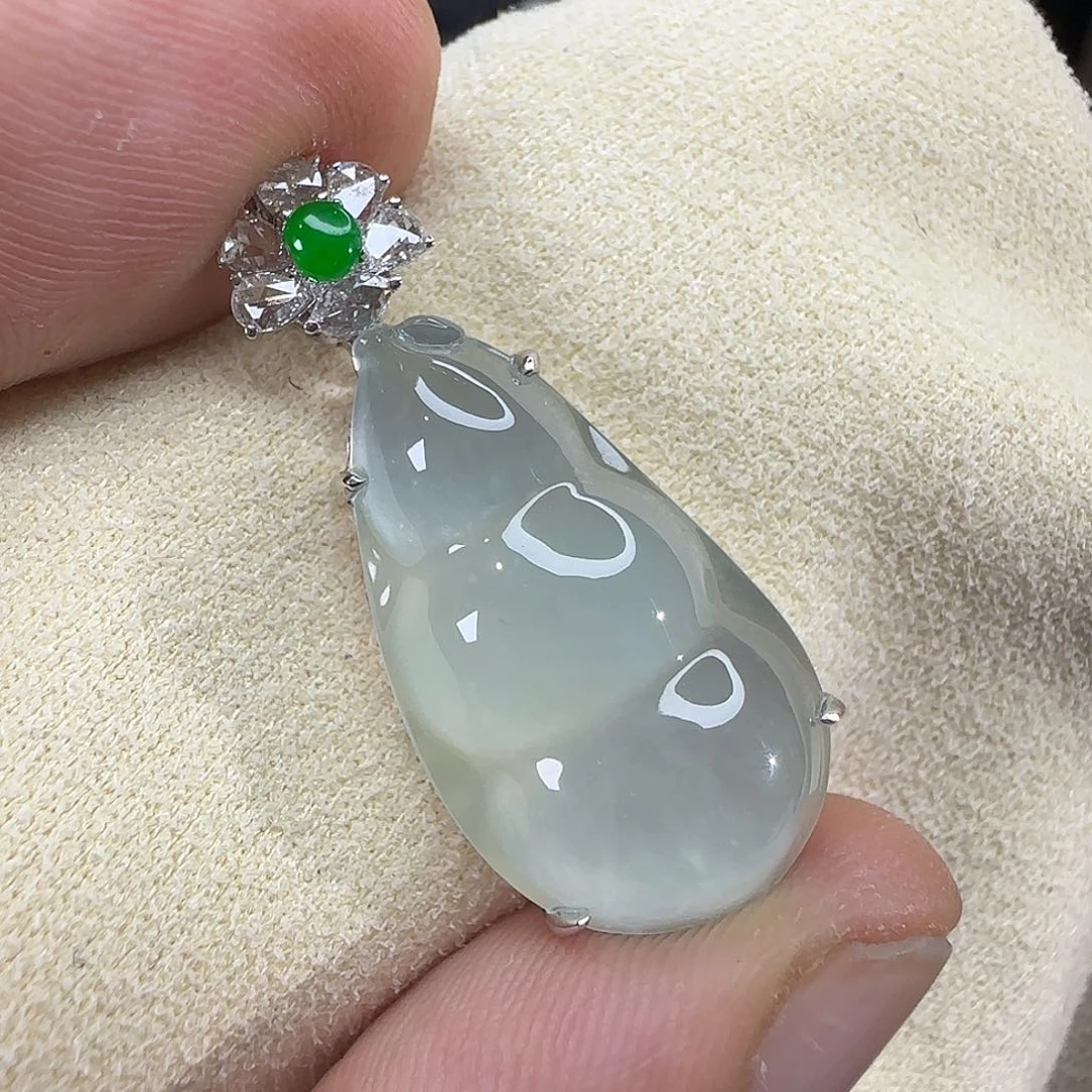 颈饰18K金镶嵌翡翠天然翡翠