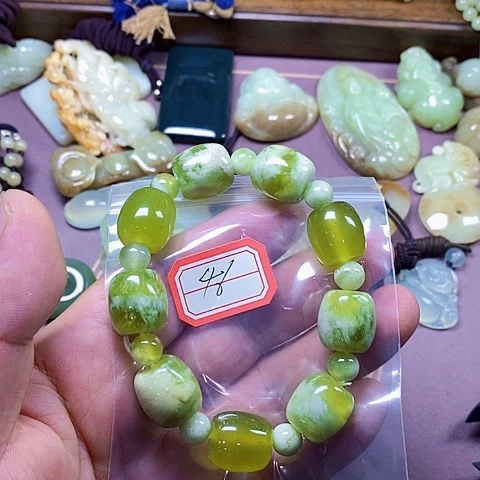 未镶嵌蛇纹石玉颈饰