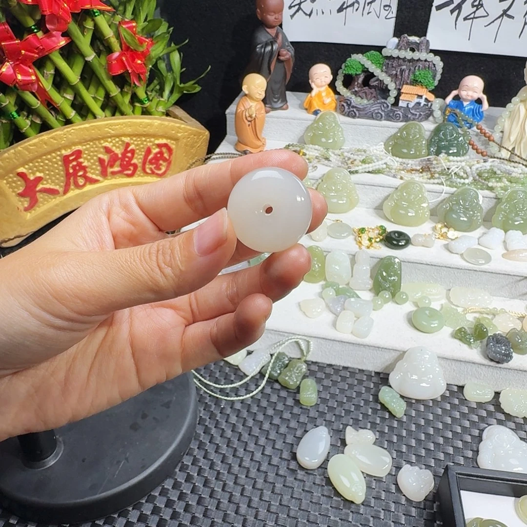 和田玉未镶嵌颈饰