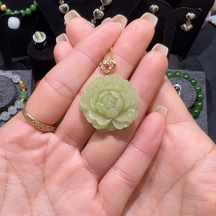 和田玉18K金镶嵌颈饰