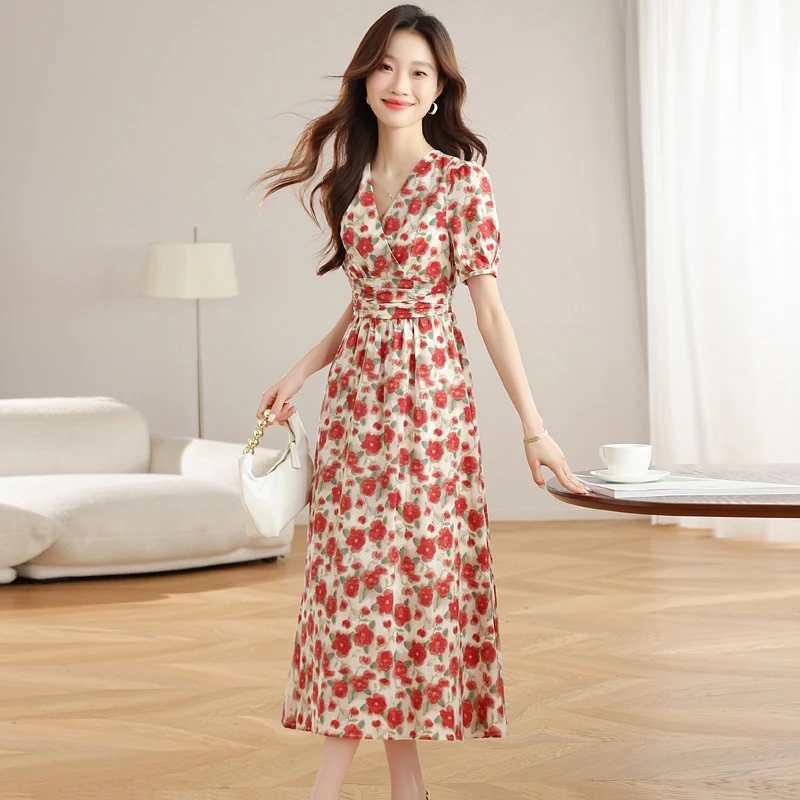 新款法式复古碎花连衣裙女甜美设计感外海边度假风收腰显瘦裙子