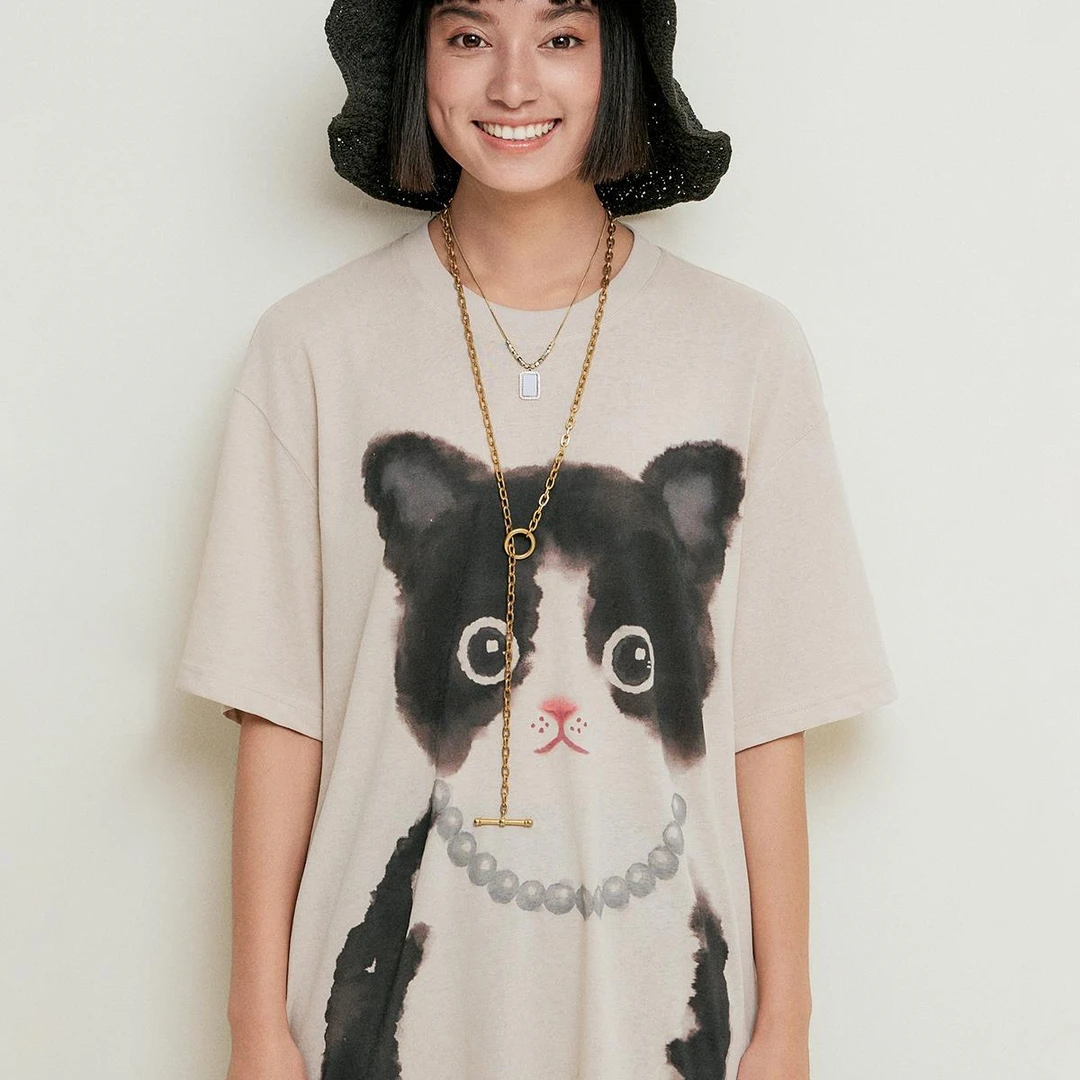 小虫“充电宝猫咪” 设计师款夏款宽松短袖飘雪棉衫T恤-T24XTX014