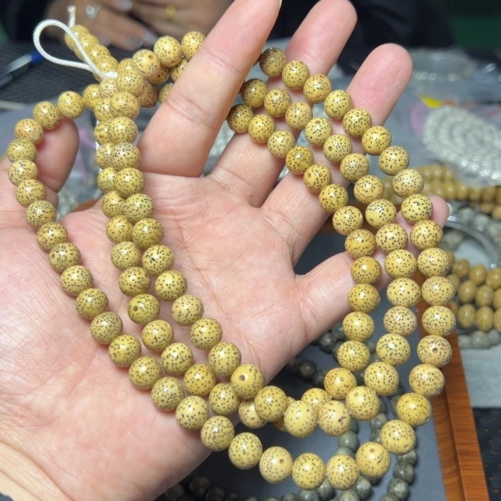 星月菩提手串鸡油黄1.0左右108颗