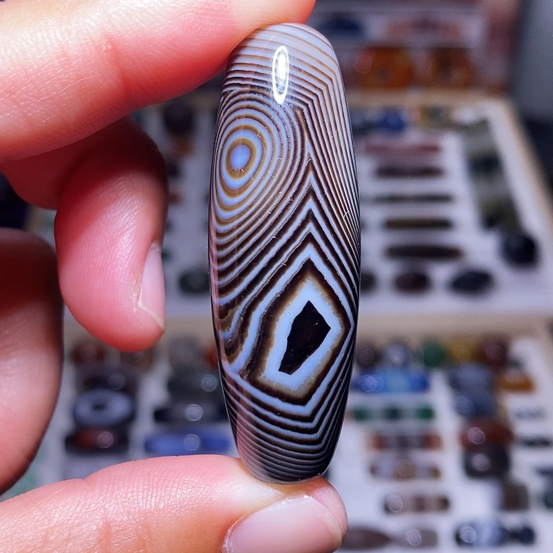 琥珀未镶嵌吊坠…….