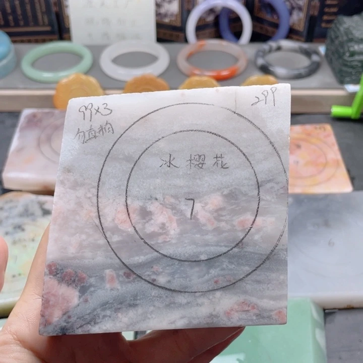 石英质玉未镶嵌手镯定制