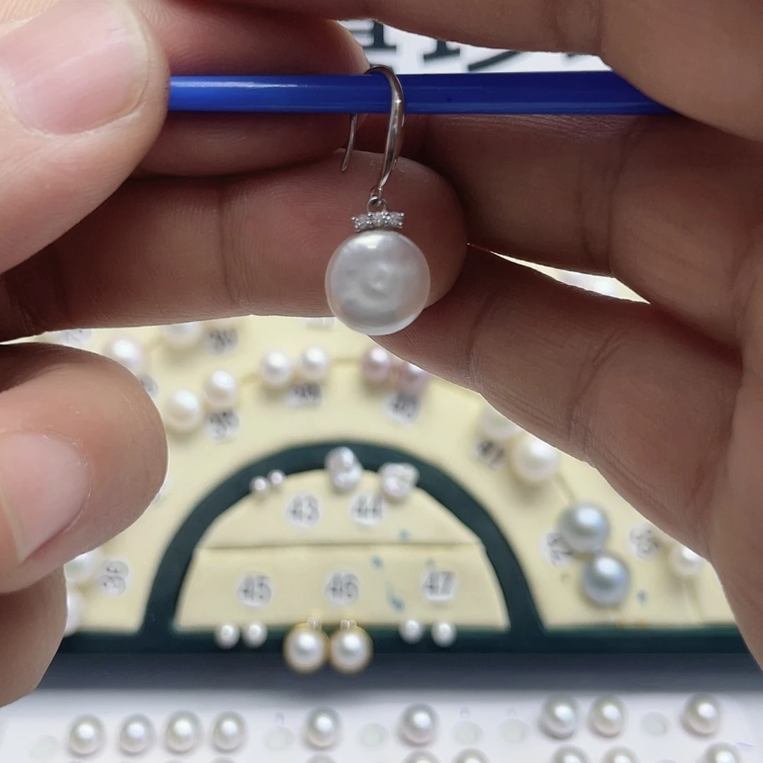 d***i银S925镶嵌淡水珍珠耳饰