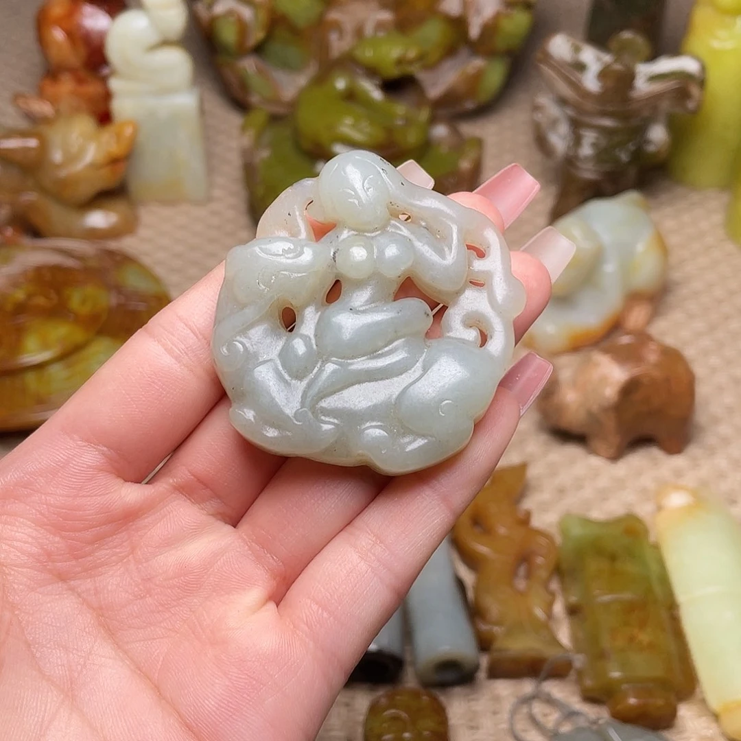 蛇纹石玉未镶嵌颈饰