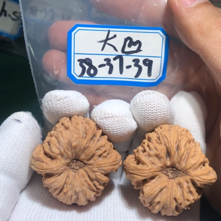 文玩核桃吊坠南疆凹底34