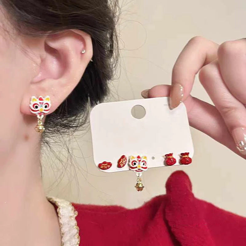 925银莫桑石耳饰 新年款银针红色滴油醒狮铃铛钱袋国潮复古风耳饰