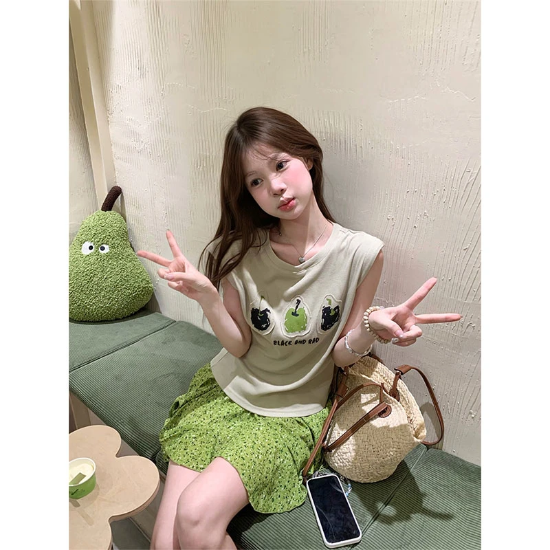 2025新品韩系慵懒俏皮苹果显瘦短袖T恤+甜美碎花显白亮绿半身短裙