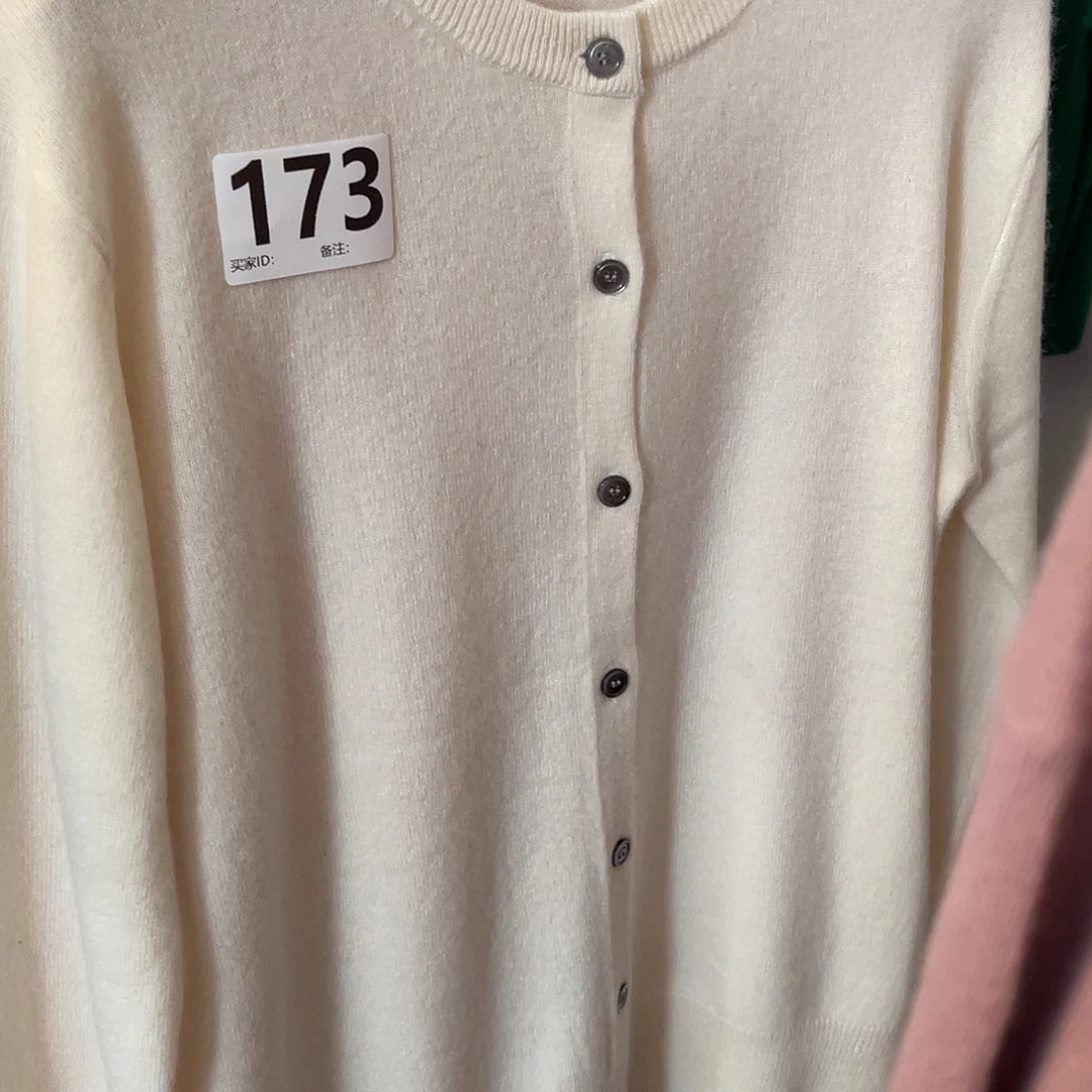 归***风孤品173白色圆领开衫