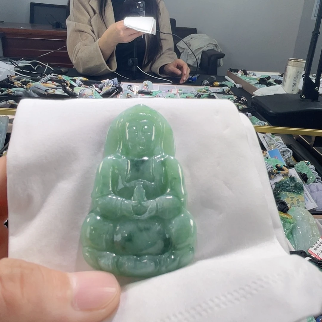 颈饰未镶嵌翡翠一个