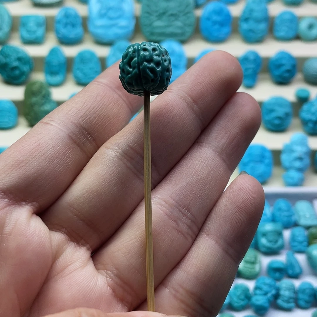 绿松石未镶嵌颈饰