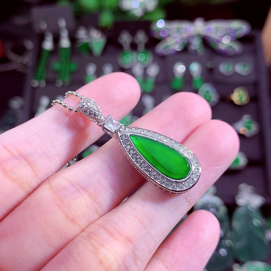 颈饰未镶嵌翡翠天然