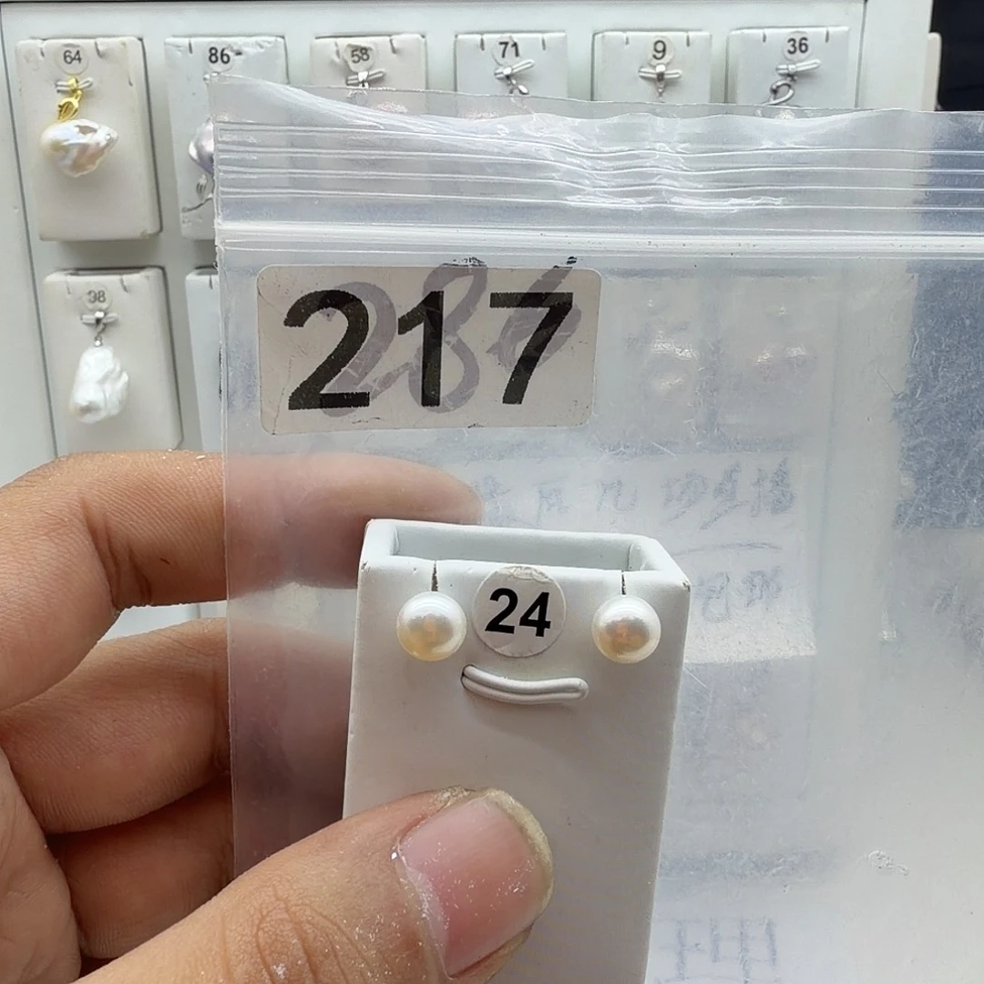 淡水珍珠颈饰合金