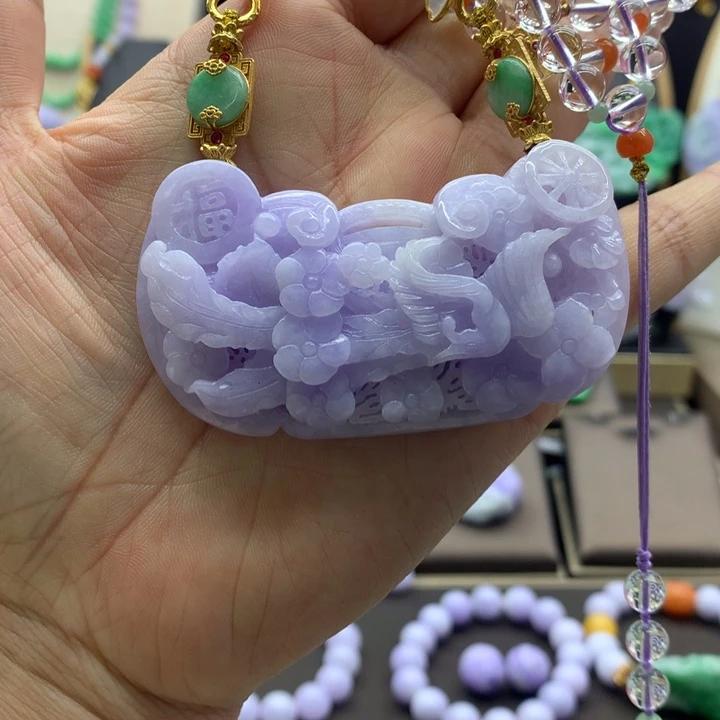 翡翠吊坠(赠链)未镶嵌