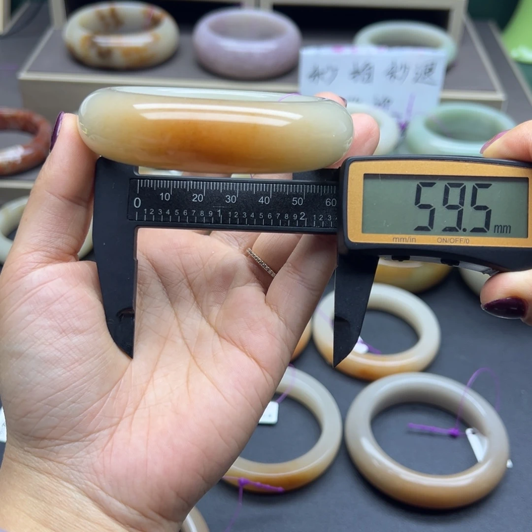 石英质玉（佘太翠）未镶嵌手镯