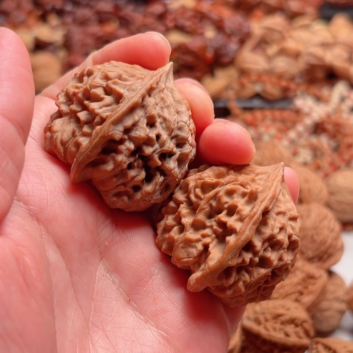 把件文玩核桃野生小凹底树头39肚